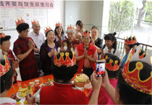 社区老人生日会