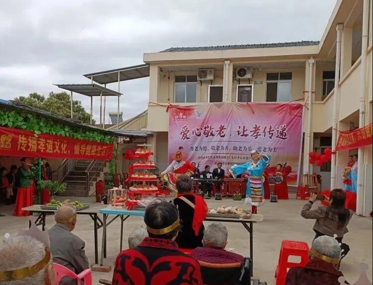 京山市琴艺久久器乐团携手好孝心公司赴爱心敬老院慰问演出